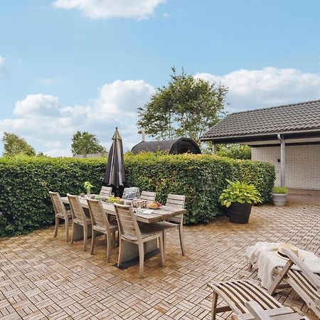 Gorgeous Home In Sunds With Kitchen Eksteriør billede