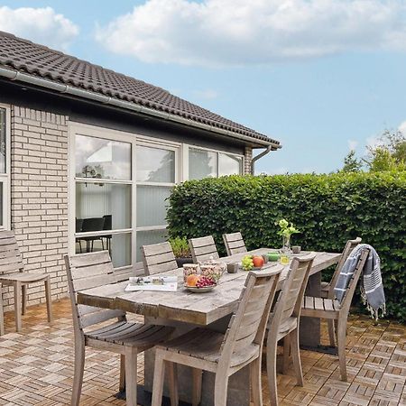 Gorgeous Home In Sunds With Kitchen Eksteriør billede