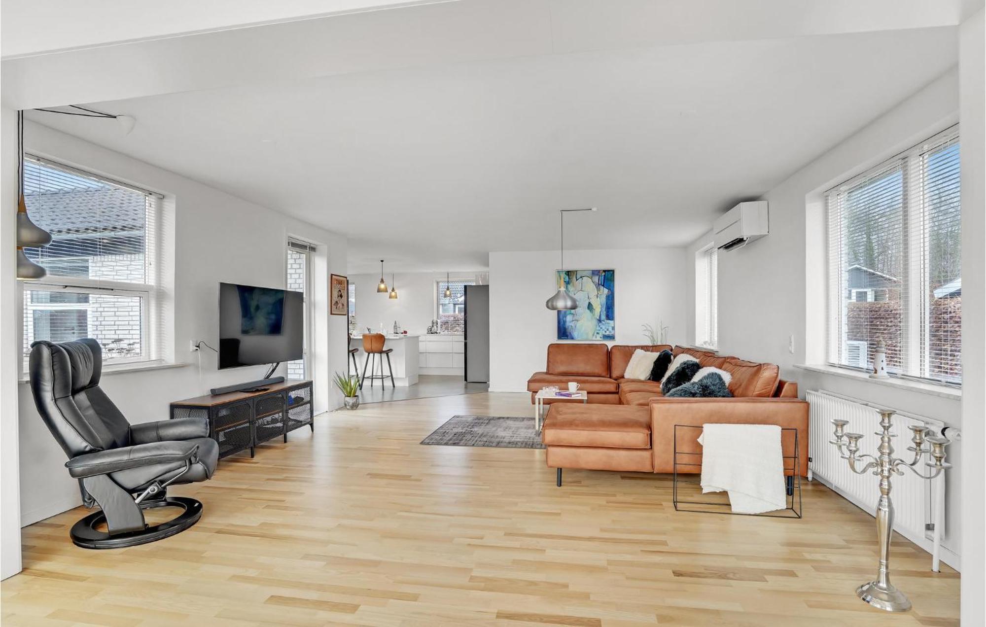 Gorgeous Home In Sunds With Kitchen Eksteriør billede
