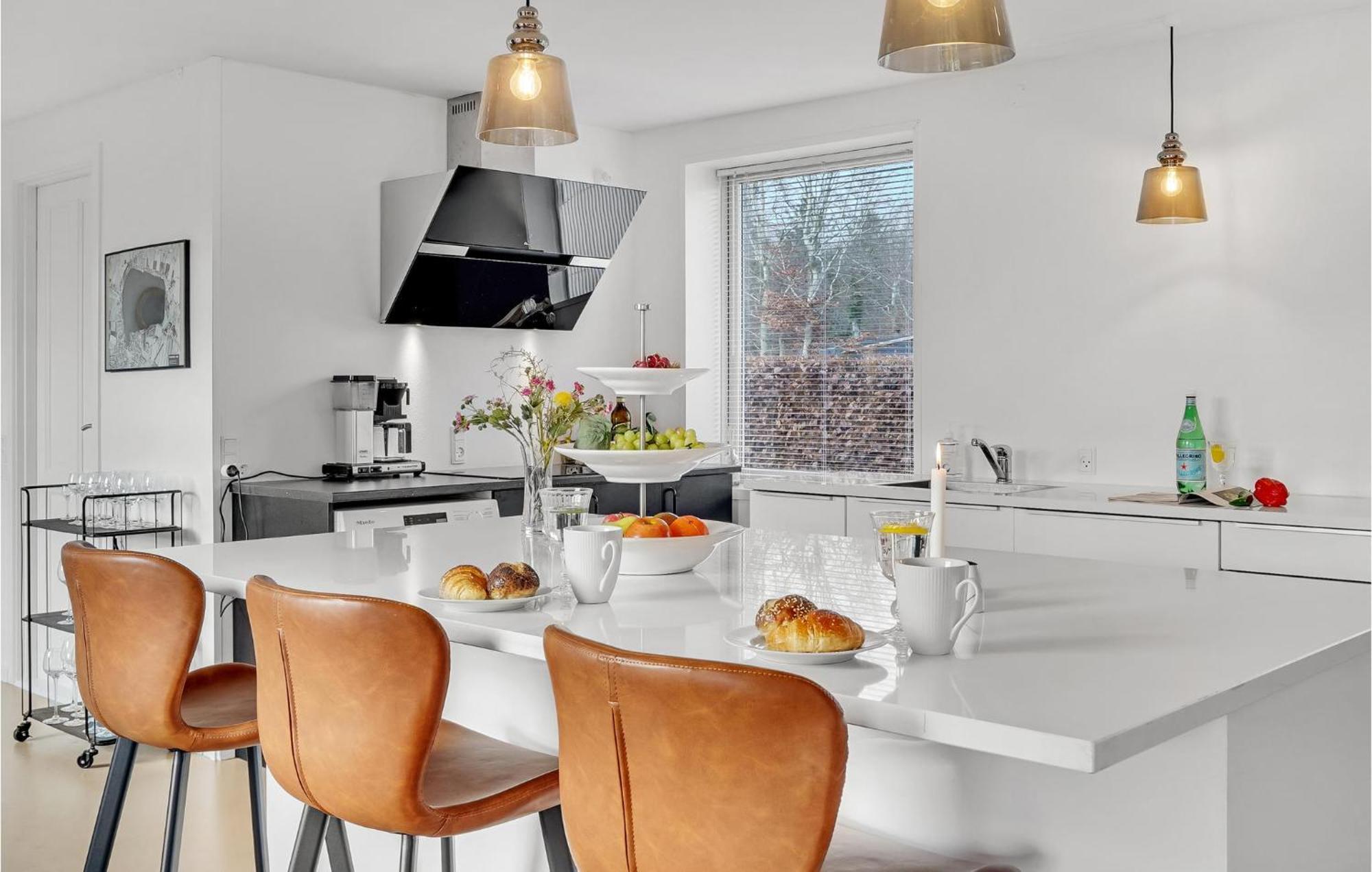 Gorgeous Home In Sunds With Kitchen Eksteriør billede