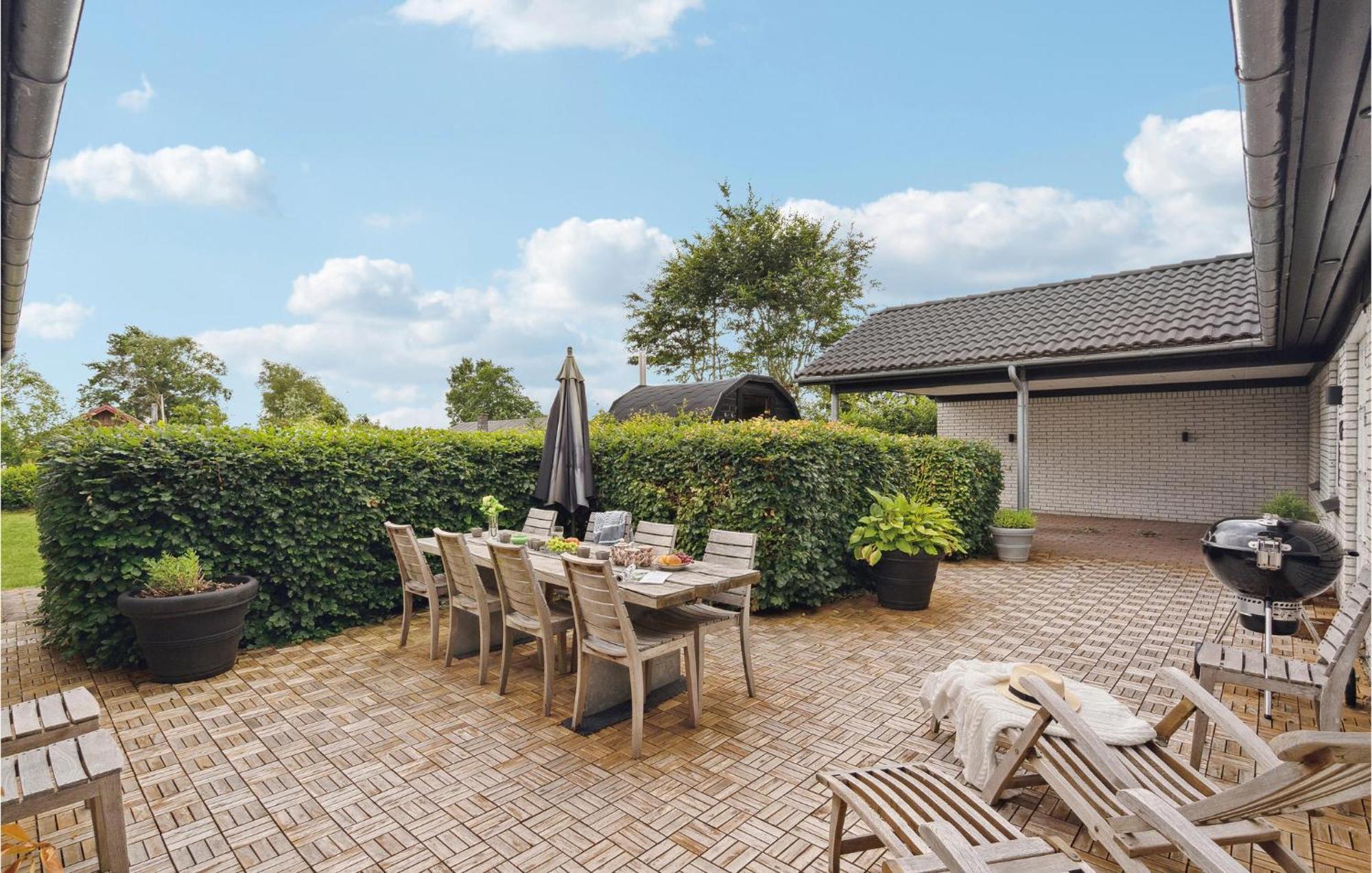 Gorgeous Home In Sunds With Kitchen Eksteriør billede