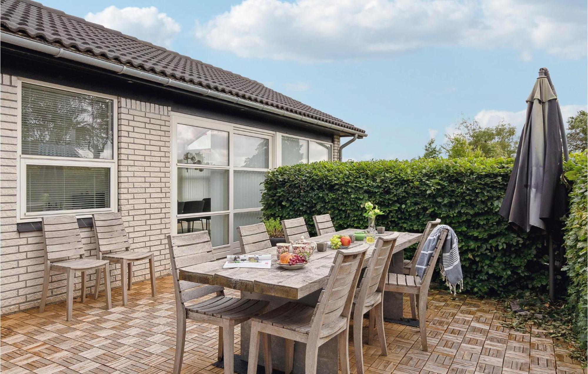 Gorgeous Home In Sunds With Kitchen Eksteriør billede