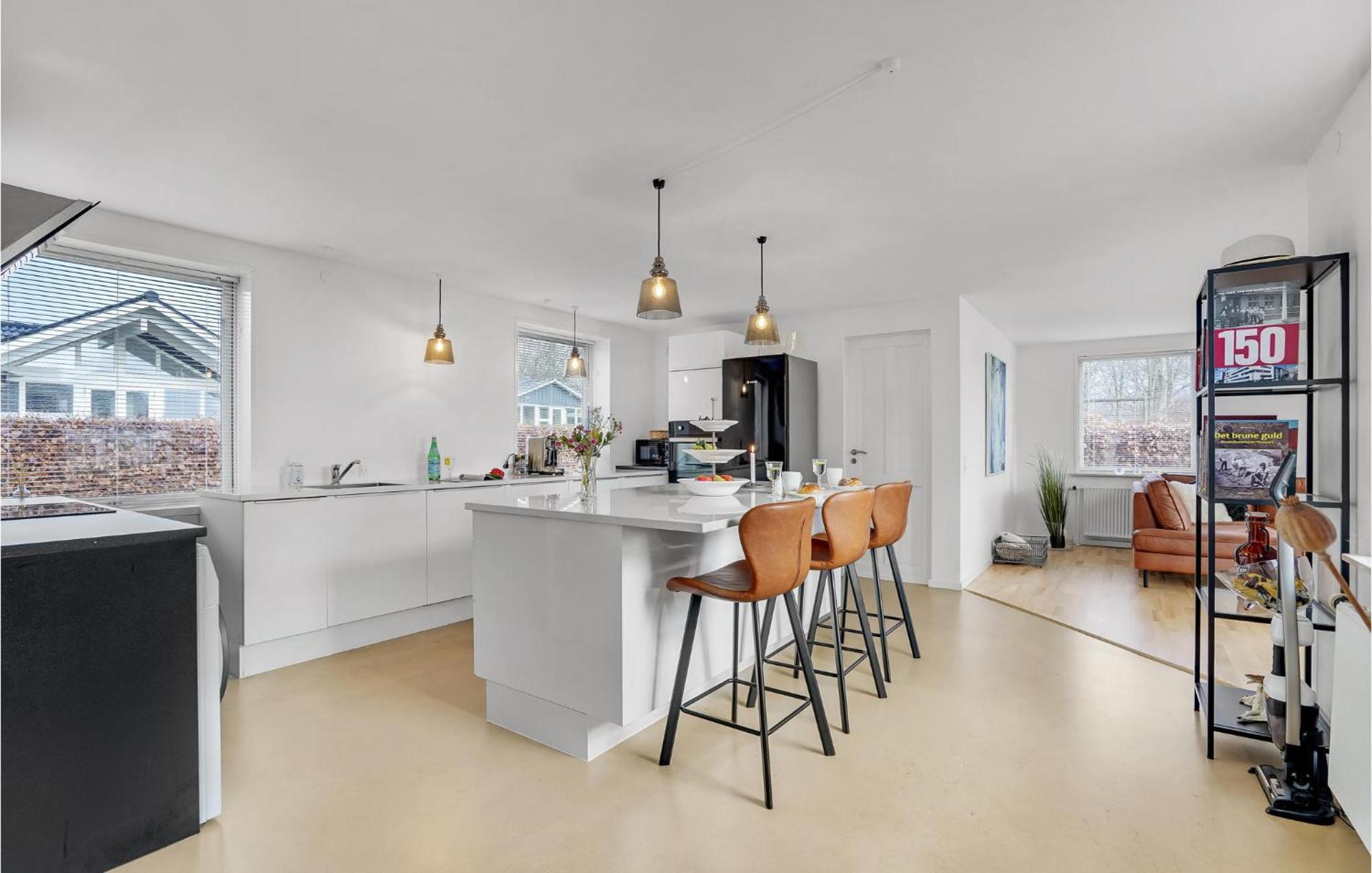 Gorgeous Home In Sunds With Kitchen Eksteriør billede