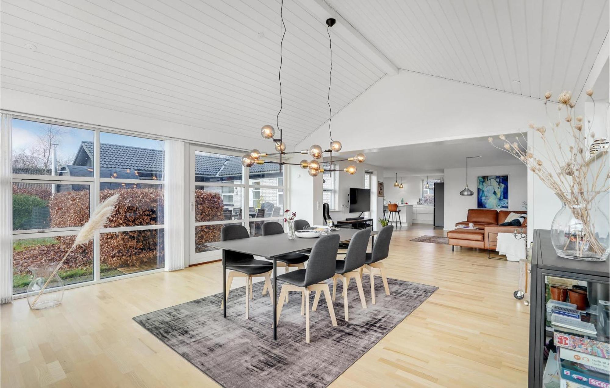 Gorgeous Home In Sunds With Kitchen Eksteriør billede