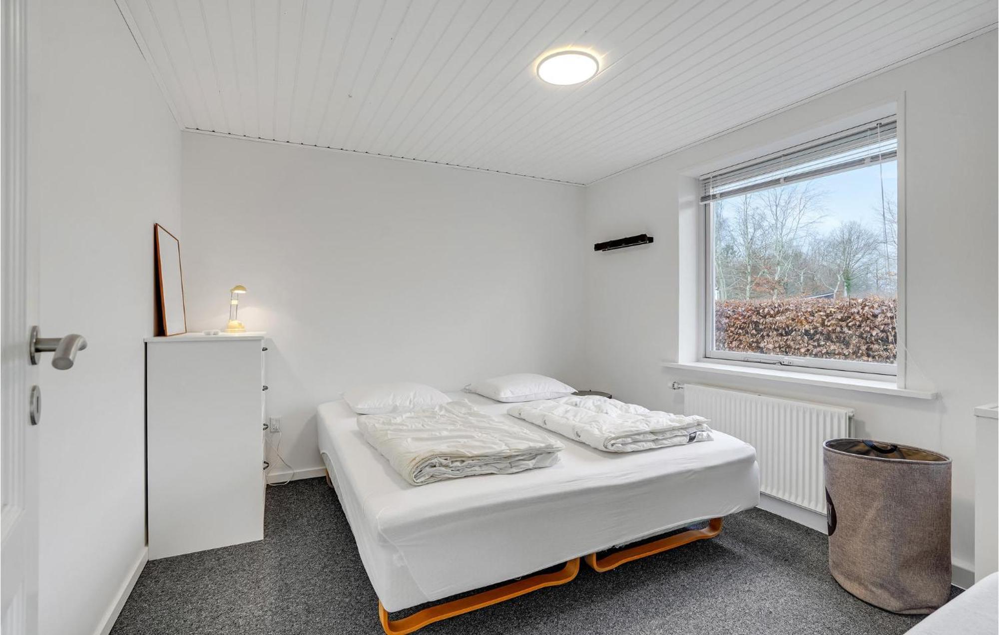Gorgeous Home In Sunds With Kitchen Eksteriør billede