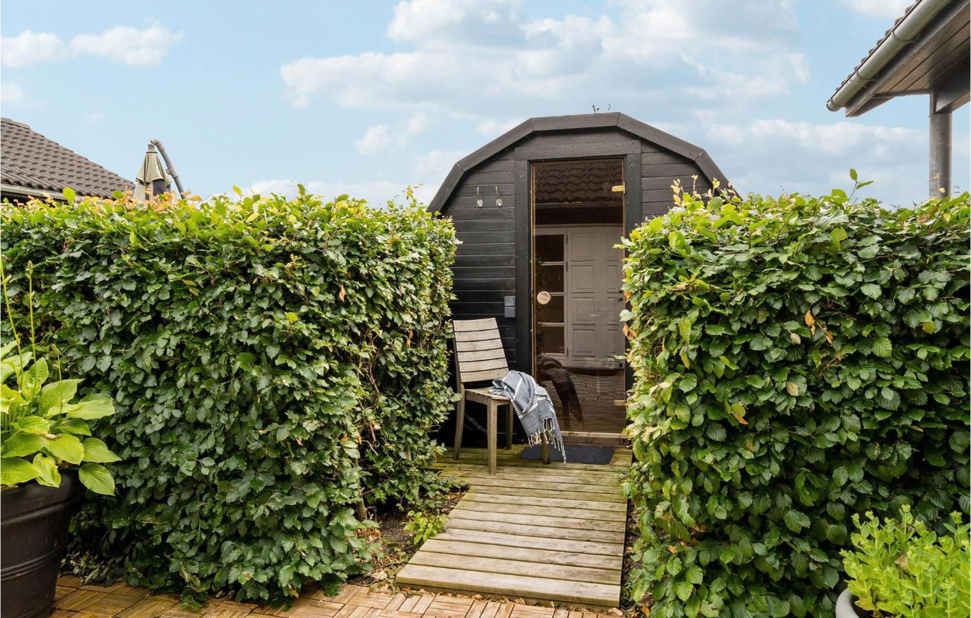 Gorgeous Home In Sunds With Kitchen Eksteriør billede